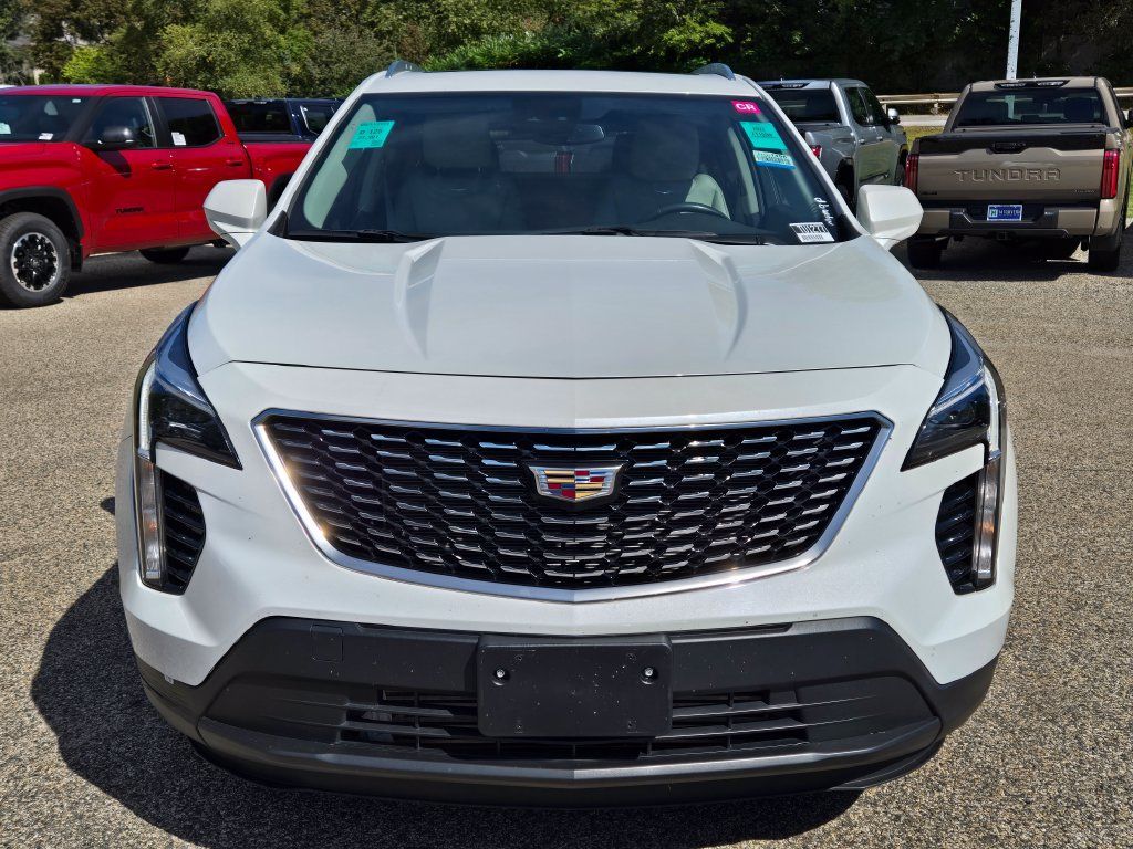 Used 2023 Cadillac XT4 Luxury w/ Cold Weather Package AWD/4WD image 9