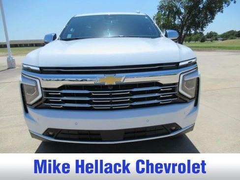 Used 2026 Chevrolet Tahoe Premier AWD/4WD image 2