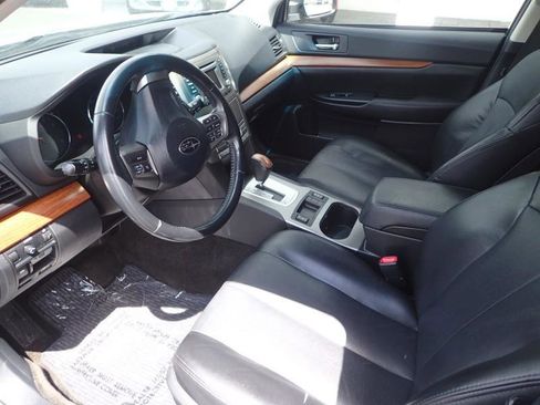 Used 2014 Subaru Outback 2.5i Limited AWD/4WD image 9