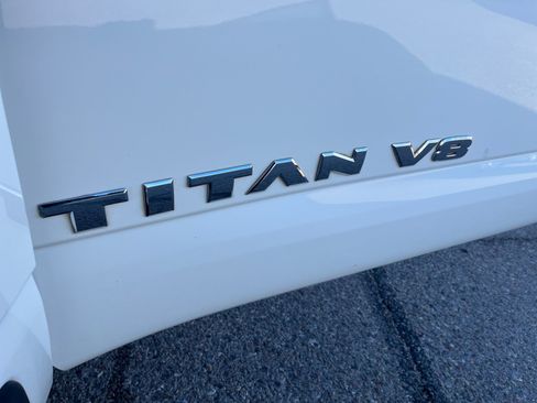 Used 2018 Nissan Titan SV image 24