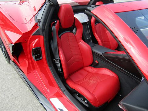 Used 2021 Chevrolet Corvette Stingray Premium Conv w/ Z51 Performance Package RWD image 12