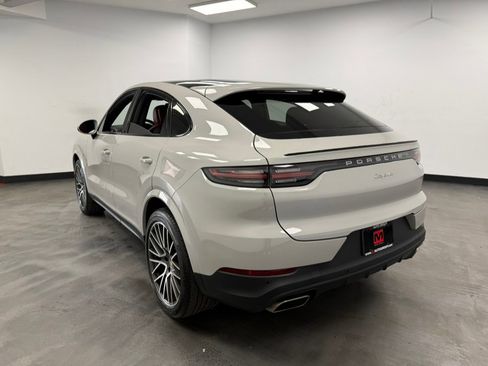 Used 2022 Porsche Cayenne Coupe AWD/4WD image 4