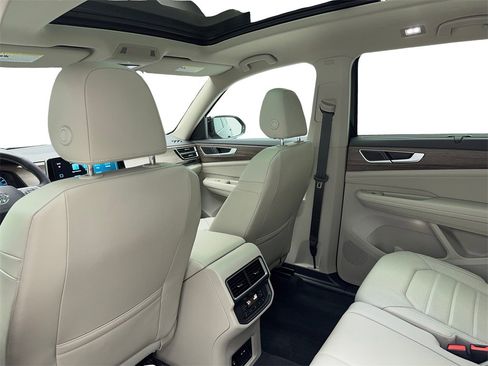 Used 2025 Volkswagen Atlas SEL image 38