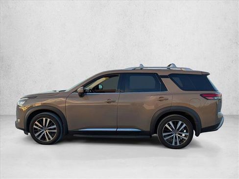 Used 2023 Nissan Pathfinder Platinum w/ Black Appearance Package AWD/4WD image 5