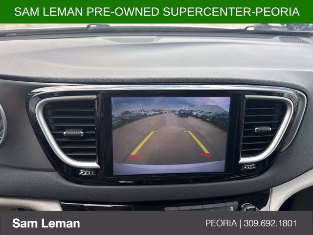 Used 2024 Chrysler Pacifica Touring-L FWD image 12
