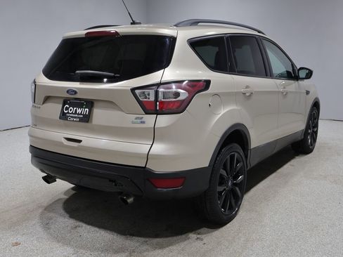 Used 2017 Ford Escape SE w/ SE Sport Appearance Package AWD/4WD image 2