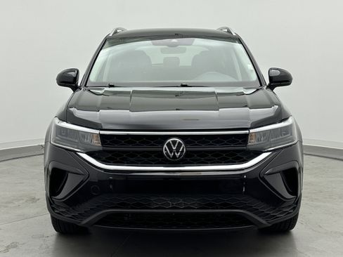 Used 2024 Volkswagen Taos SE image 2