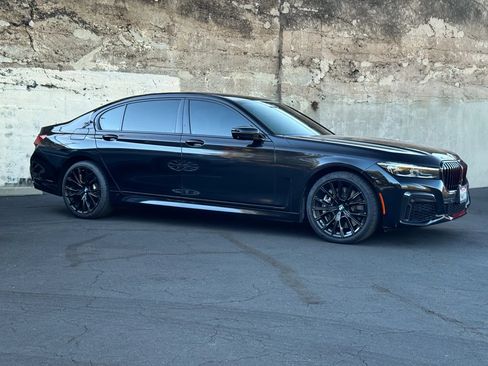 Used 2020 BMW 750i xDrive w/ M Sport Package AWD/4WD image 3