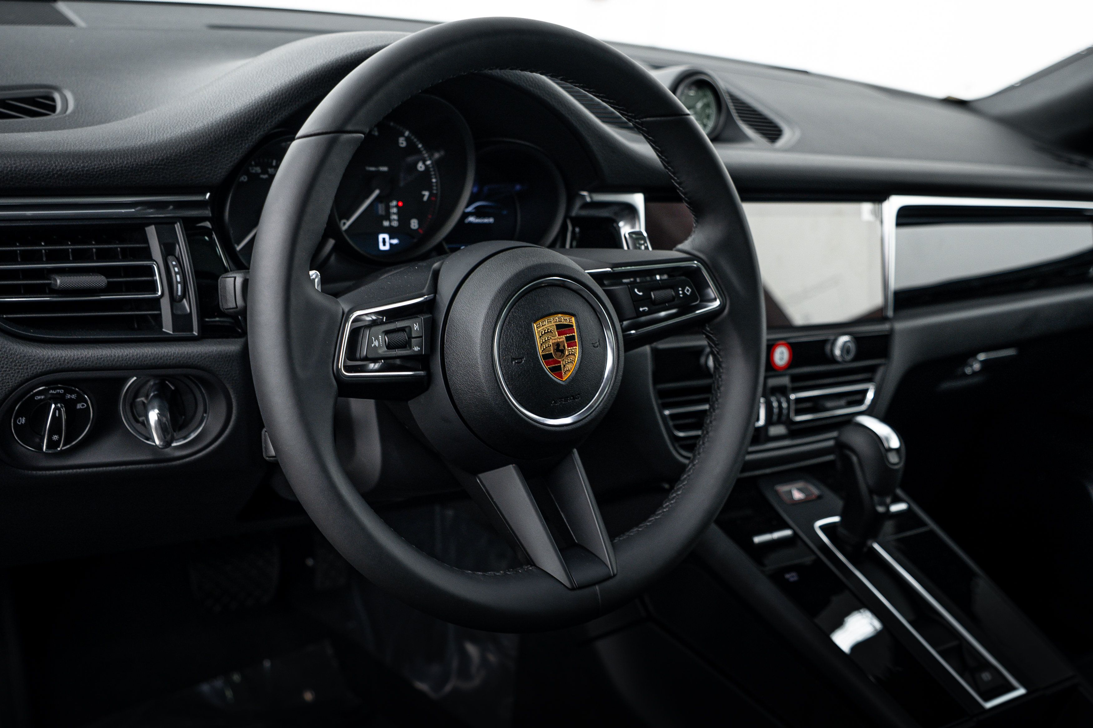 Certified 2026 Porsche Macan AWD/4WD image 14