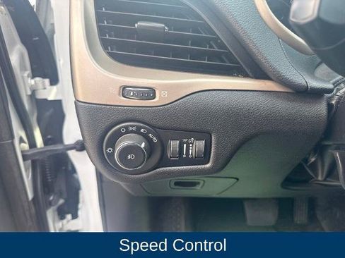 Used 2017 Jeep Cherokee Limited FWD image 13