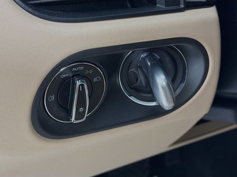 Certified 2023 Porsche Macan AWD/4WD image 14