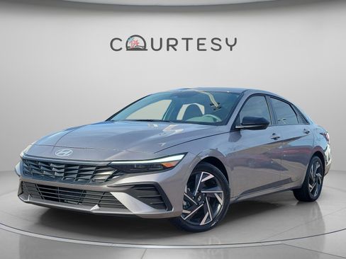 Used 2025 Hyundai Elantra Sport image 1