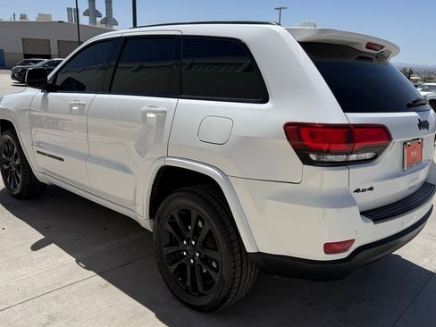 Used 2018 Jeep Grand Cherokee Altitude AWD/4WD image 9