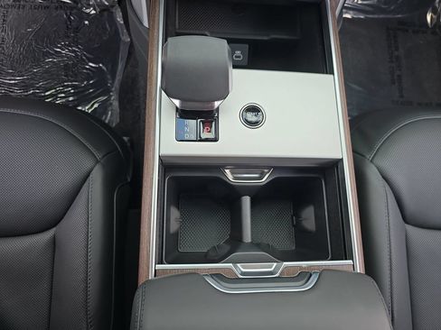 Certified 2025 Land Rover Range Rover SE AWD/4WD image 26