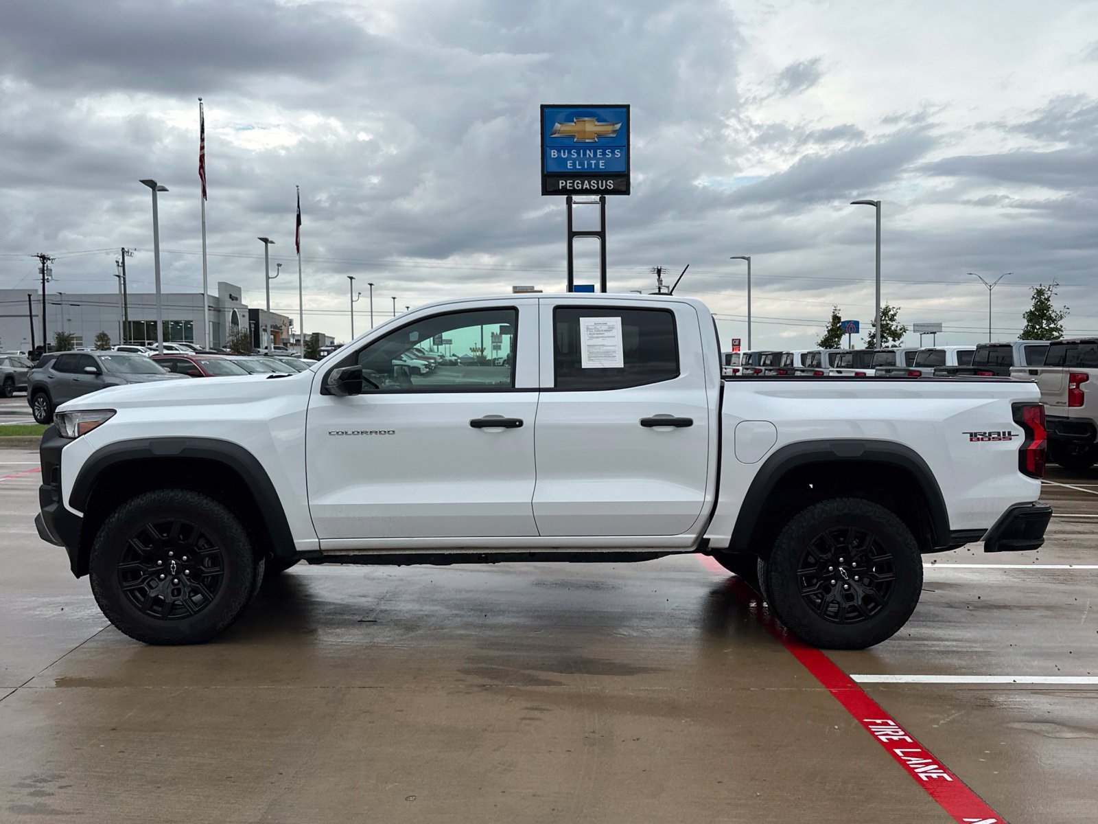 Certified 2024 Chevrolet Colorado Trail Boss w/ Technology Package AWD/4WD image 2