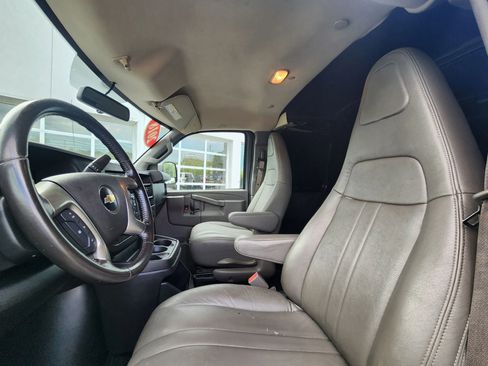 Used 2018 Chevrolet Express 2500 w/ Driver Convenience Package RWD image 25