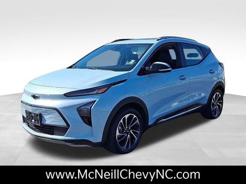 Used 2022 Chevrolet Bolt EUV Premier w/ Sun & Sound Package image 3