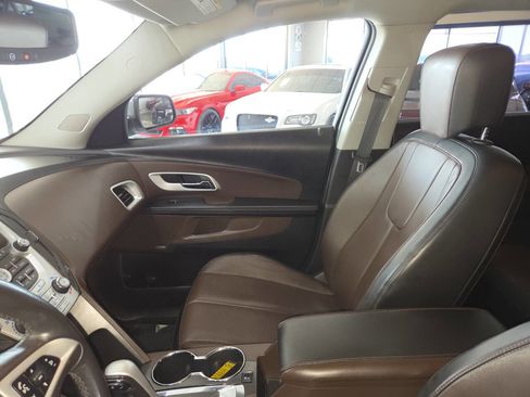 Used 2010 Chevrolet Equinox LT w/ Chrome Appearance Package FWD image 16