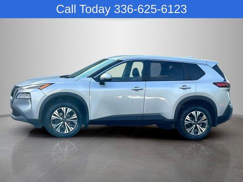 Used 2022 Nissan Rogue SV AWD/4WD image 2