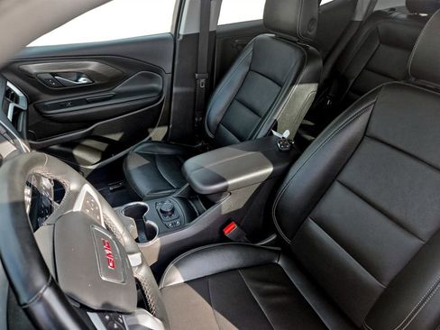 Used 2024 GMC Terrain SLT image 29