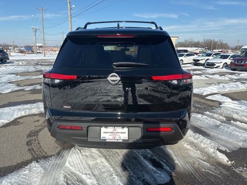 Used 2025 Nissan Pathfinder SV w/ Black Appearance Package image 4