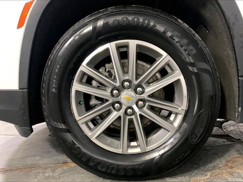 Used 2023 Chevrolet Traverse LT image 9