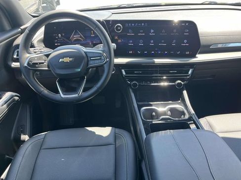 Used 2026 Chevrolet Traverse LT FWD image 13