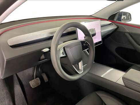 Used 2026 Tesla Model Y Long Range RWD image 13