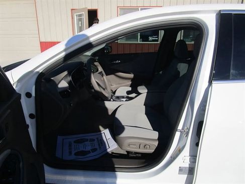 Used 2022 Chevrolet Malibu LT image 10