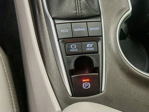Used 2022 Toyota Camry LE FWD image 24