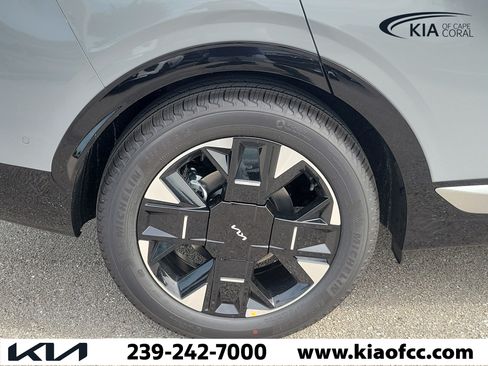 New 2026 Kia Sportage SX FWD image 9
