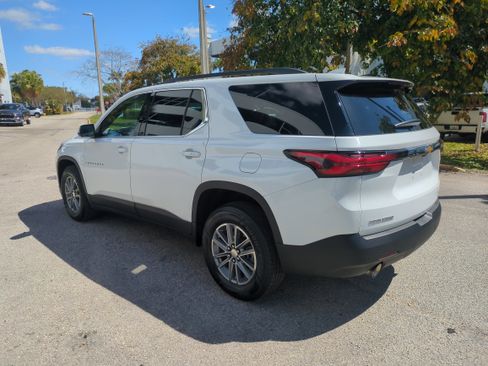 Used 2022 Chevrolet Traverse LT image 7