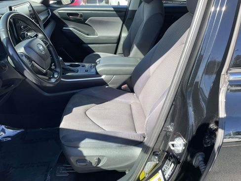 Used 2021 Toyota Highlander LE image 23