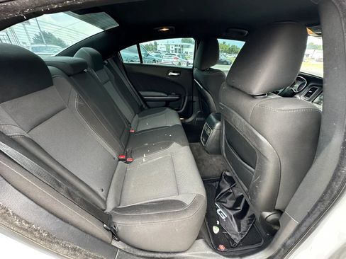 Used 2016 Dodge Charger SXT RWD image 14