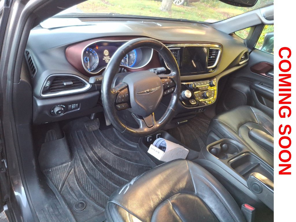 Used 2020 Chrysler Pacifica Touring-L FWD image 12