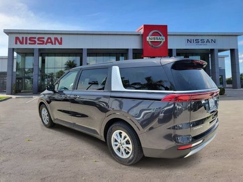Used 2024 Kia Carnival LX FWD image 5