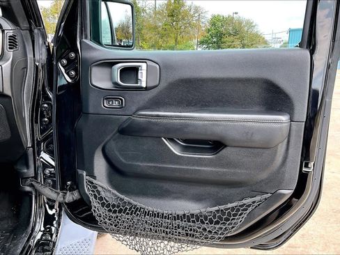 Used 2018 Jeep Wrangler Unlimited Sahara w/ Dual Top Group image 22