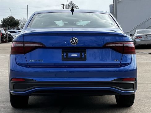 Used 2024 Volkswagen Jetta SE image 5