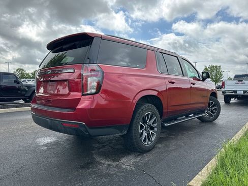 Used 2022 Chevrolet Suburban Z71 w/ Luxury Package AWD/4WD image 12