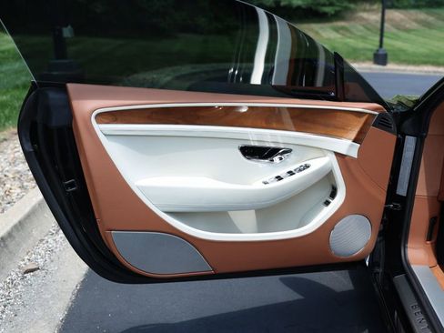 Used 2024 Bentley Continental GT image 8