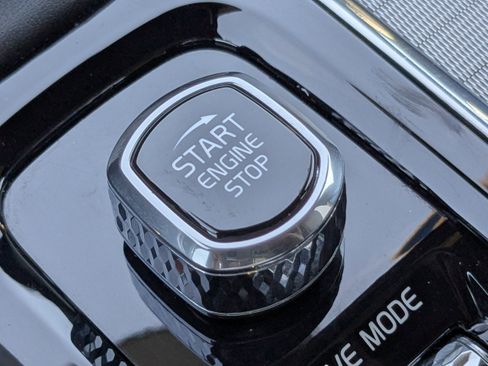 Used 2020 Volvo XC60 T5 R-Design w/ Protection Package Premier image 32