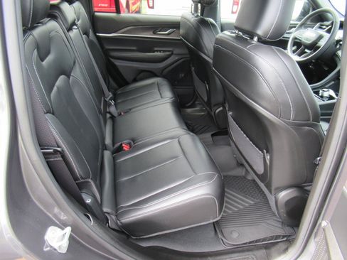 Used 2024 Jeep Grand Cherokee Limited w/ Black Appearance Package RWD image 31