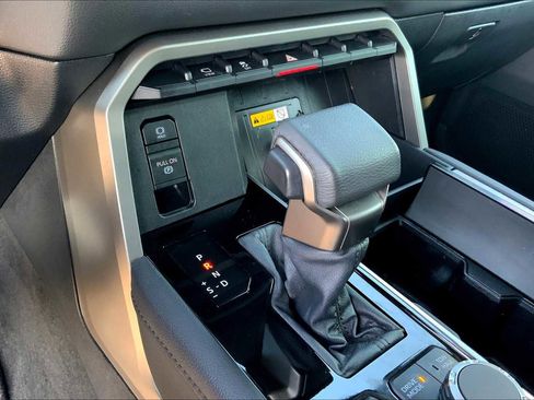 Used 2023 Toyota Sequoia Limited image 33