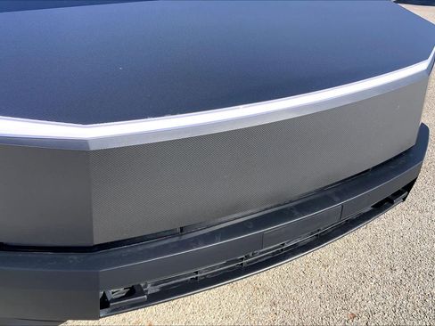 Used 2024 Tesla Cybertruck AWD Crew Cab image 28