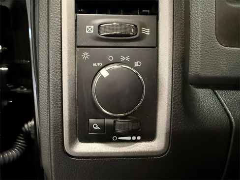 Used 2017 RAM 3500 Tradesman w/ Chrome Appearance Group image 17