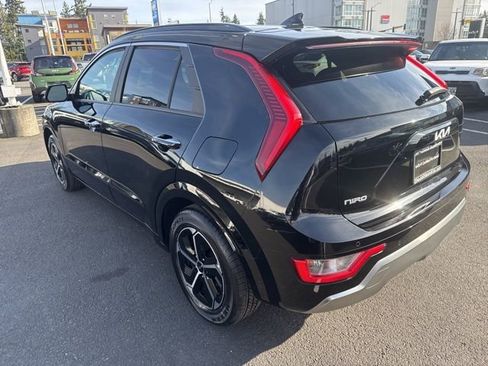Used 2023 Kia Niro SX image 8