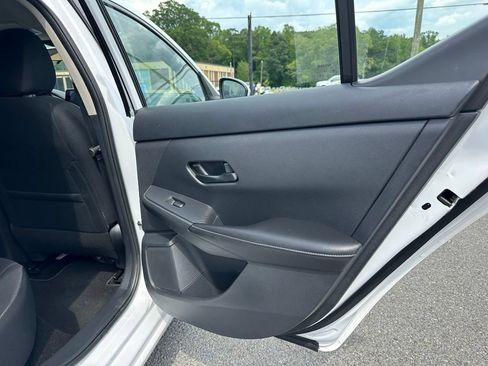 Used 2025 Nissan Sentra SV FWD image 17