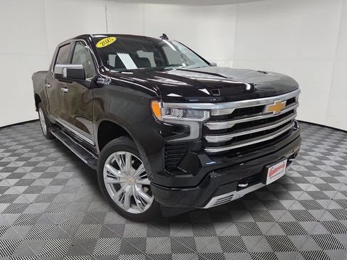 Used 2025 Chevrolet Silverado 1500 High Country w/ Technology Package AWD/4WD image 3