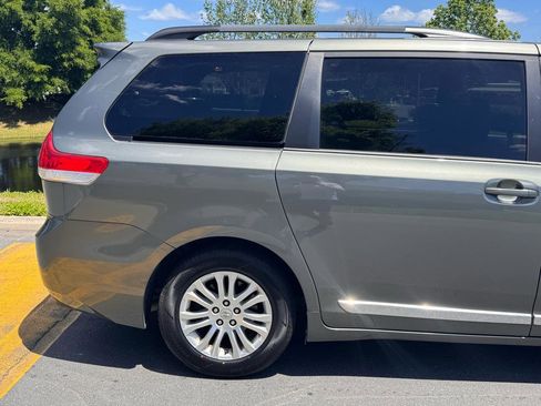 Used 2014 Toyota Sienna XLE image 35