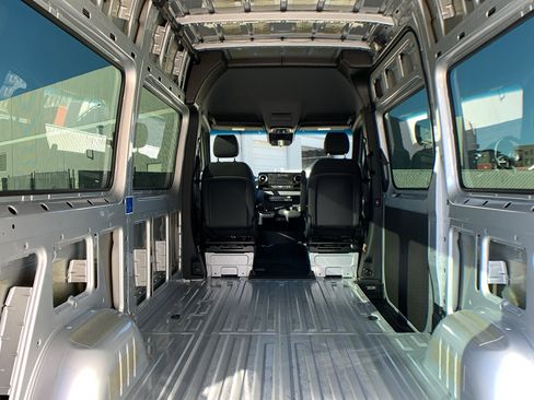 Used 2022 Mercedes-Benz Sprinter 2500 image 31